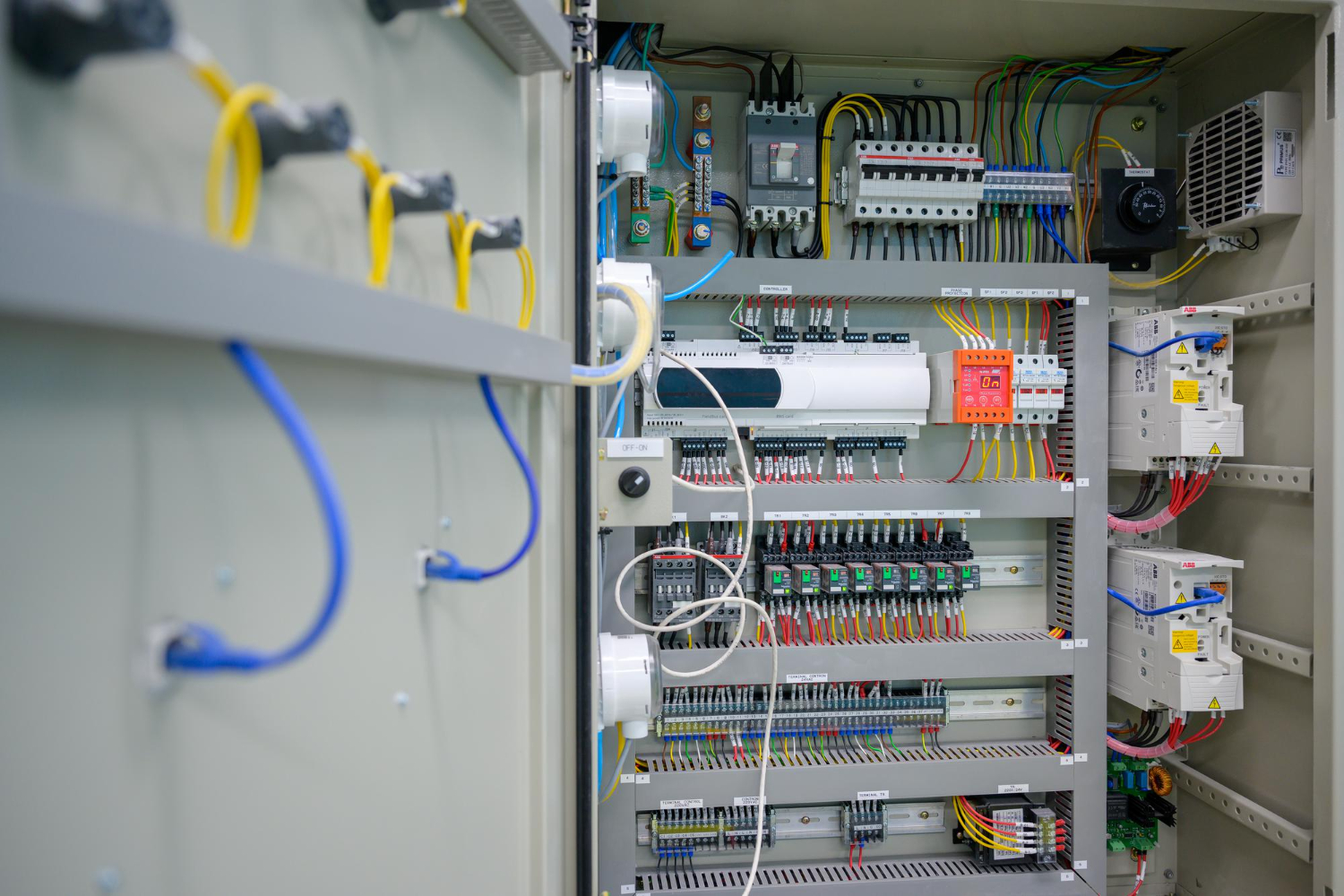 Instalação de Painéis Elétricos: Seu Guia para o Sucesso com a MCS Automação